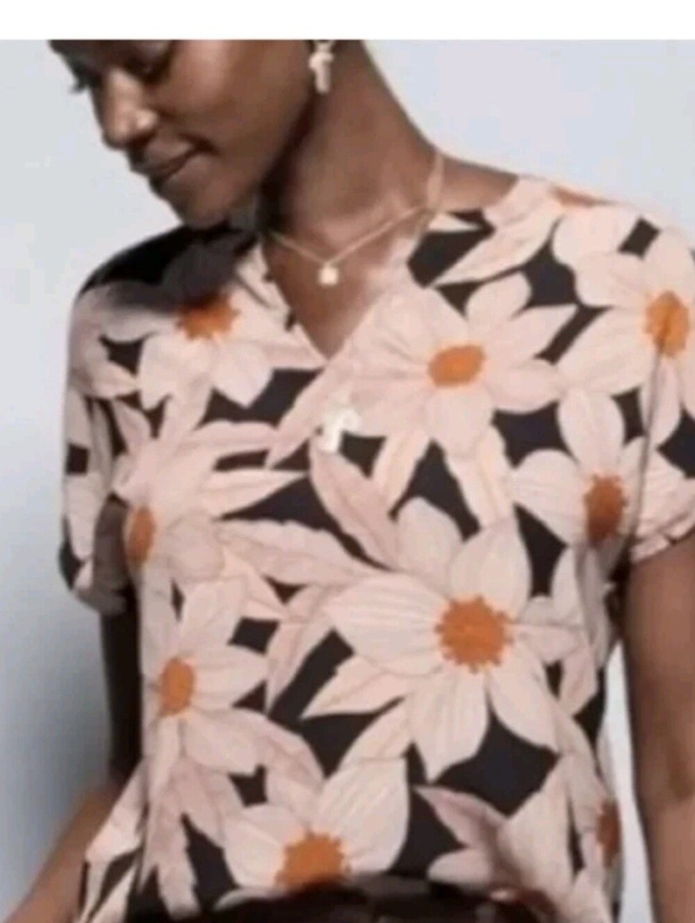 Cabi 4540 Meadow Top Daisy Print